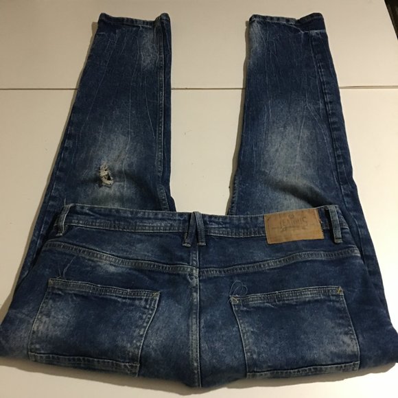 Jeanius Akademiks Mens Jeans Size 36x30 Distressed - Picture 5 of 10